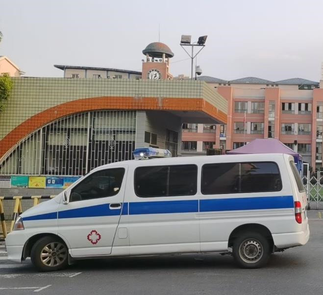 昌平救护车出租护送骨折病人一公里多少钱